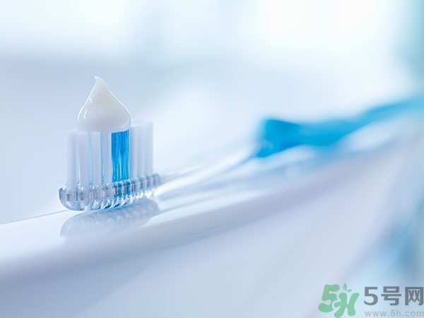 牙膏吃進(jìn)肚子有事嗎?牙膏吃進(jìn)去會(huì)怎么樣