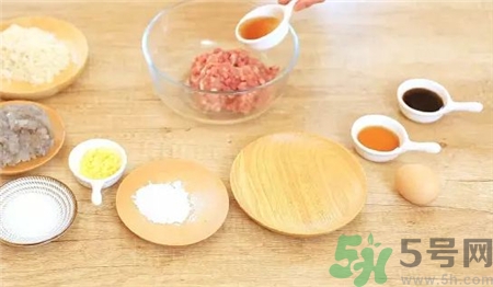 鮮蝦燒麥怎么做?鮮蝦燒麥的做法 鮮蝦燒麥怎么做?鮮蝦燒麥的做法