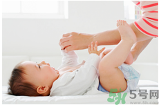 秋季如何預(yù)防寶寶生?。壳锛緦殞氉o(hù)理小常識(shí)