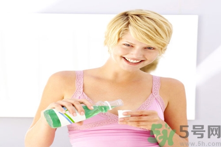 口腔潰瘍可以用漱口水嗎？口腔潰瘍能不能用漱口水？