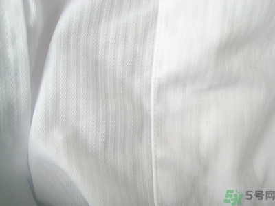 衣服長黑點怎么洗掉？衣服上長霉點怎么去除？