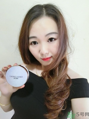 age20s粉底霜粉色和白色有什么區(qū)別？