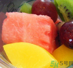 黃桃可以和西瓜一起吃嗎？桃不能和什么一起吃？