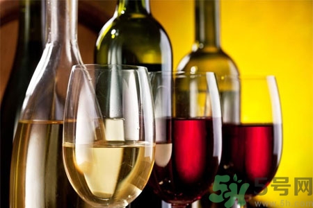 過(guò)敏性鼻炎能喝酒嗎？過(guò)敏性鼻炎能不能喝酒？