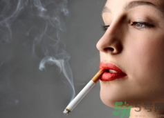 上廁所抽煙好嗎？上廁所抽煙有什么害處？