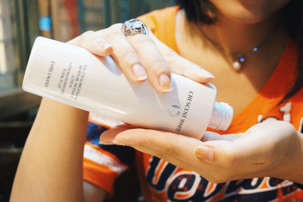 雅詩(shī)蘭黛晶透沁白淡斑精粹水怎么樣？雅詩(shī)蘭黛淡斑水好用嗎？