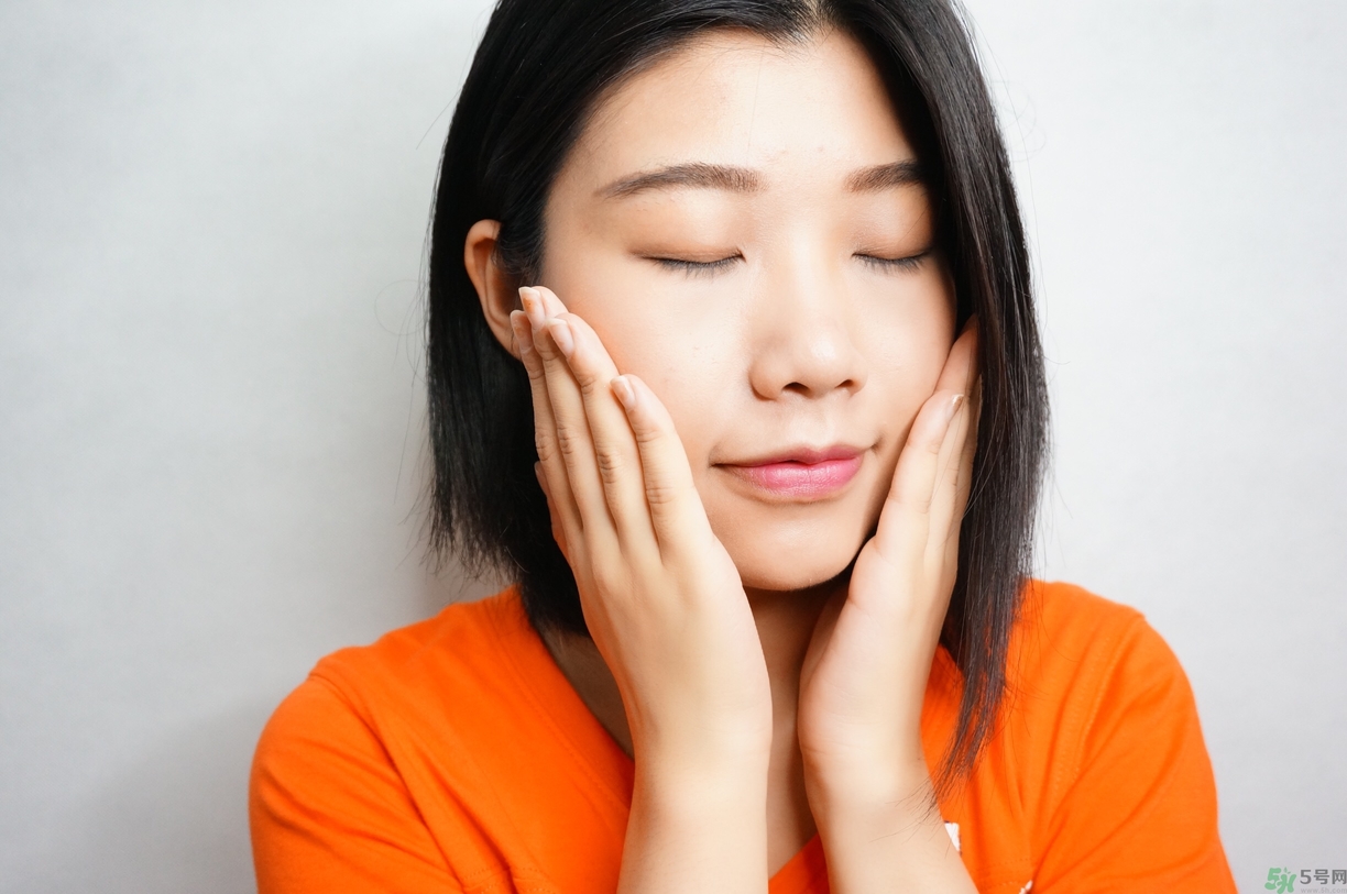 雅詩(shī)蘭黛晶透沁白淡斑精粹水怎么樣？雅詩(shī)蘭黛淡斑水好用嗎？