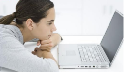 對(duì)著電腦久了頭痛是怎么回事？對(duì)著電腦頭痛怎么辦？