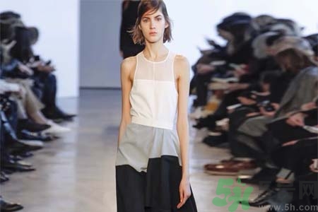 胸部太小的原因是什么？導(dǎo)致胸部變小的原因有哪些？