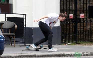 玩滑板小腿會變粗嗎？玩滑板可以瘦腿嗎?