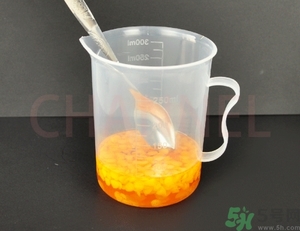 潤(rùn)唇膏怎么做？潤(rùn)唇膏自制方法