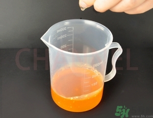 潤(rùn)唇膏怎么做？潤(rùn)唇膏自制方法