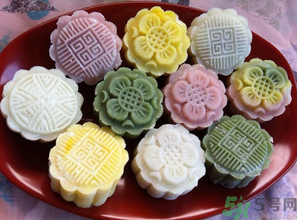 冰皮月餅怎么吃？冰皮月餅怎么吃對身體好