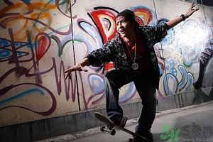 多大的孩子可以玩滑板車?初學(xué)者玩滑板要注意什么 多大的孩子可以玩滑板車?初學(xué)者玩滑板要注意什么