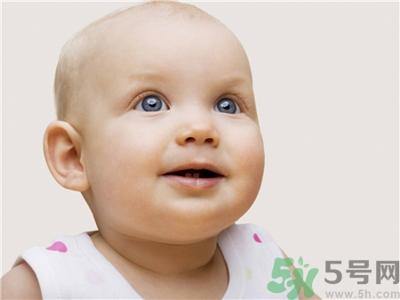 秋痱子是什么樣子的?秋痱子是怎么回事? 秋痱子是什么樣子的?秋痱子是怎么回事?