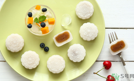 冰皮月餅放冰箱變硬怎么回事？冰皮月餅放冷藏還是冷凍？？