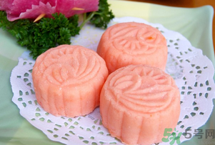 冰皮月餅放冰箱變硬怎么回事？冰皮月餅放冷藏還是冷凍？？