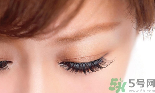 為什么睫毛膏會(huì)暈染?睫毛膏暈染怎么辦 為什么睫毛膏會(huì)暈染?睫毛膏暈染怎么辦