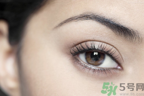 為什么睫毛膏會(huì)暈染?睫毛膏暈染怎么辦 為什么睫毛膏會(huì)暈染?睫毛膏暈染怎么辦