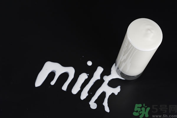 凍成冰的牛奶還能喝嗎?牛奶凍成冰能不能吃 凍成冰的牛奶還能喝嗎?牛奶凍成冰能不能吃