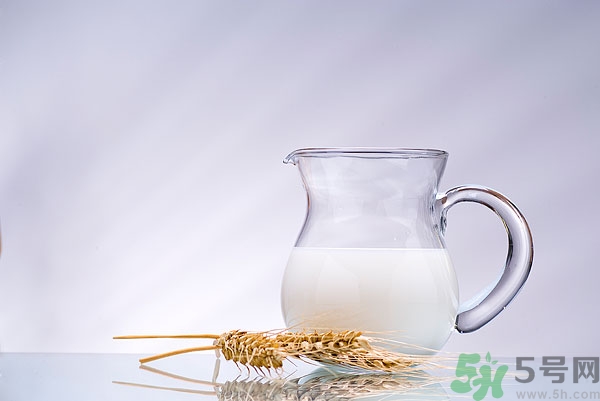 凍成冰的牛奶還能喝嗎?牛奶凍成冰能不能吃 凍成冰的牛奶還能喝嗎?牛奶凍成冰能不能吃