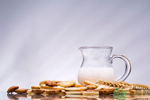 凍成冰的牛奶還能喝嗎?牛奶凍成冰能不能吃 凍成冰的牛奶還能喝嗎?牛奶凍成冰能不能吃