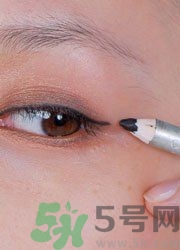 眼線怎么畫好看圖解？單眼皮怎么畫眼線好看？