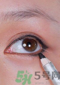 眼線怎么畫好看圖解？單眼皮怎么畫眼線好看？