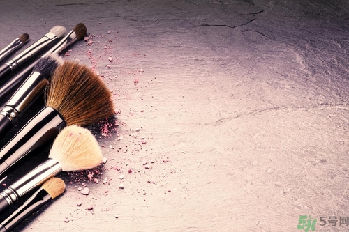 眼線筆和眼線液哪個(gè)好用？眼線筆和眼線膠筆有什么區(qū)別？