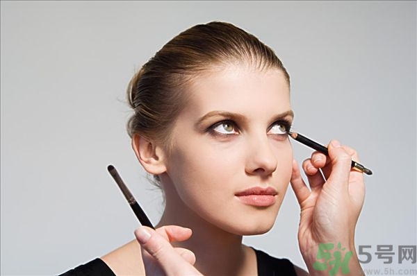 眼線怎么畫好看圖解？單眼皮怎么畫眼線好看？