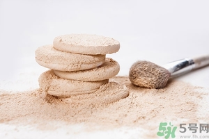 bb霜弄衣服上怎么洗？bb霜弄到白色衣服上怎么辦？