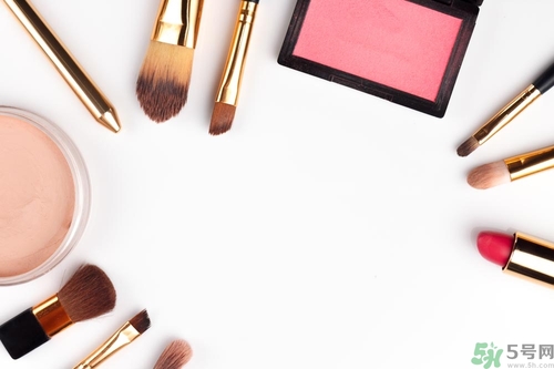 眼線筆和眼線液哪個(gè)好用？眼線筆和眼線膠筆有什么區(qū)別？