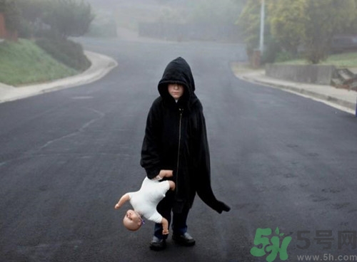 孤獨(dú)癥是自閉癥嗎?孤獨(dú)癥和自閉癥有什么區(qū)別 孤獨(dú)癥是自閉癥嗎?孤獨(dú)癥和自閉癥有什么區(qū)別