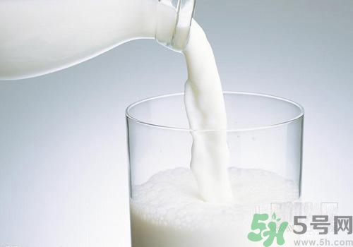 晚上喝純牛奶會長胖嗎？純牛奶什么喝比較好？