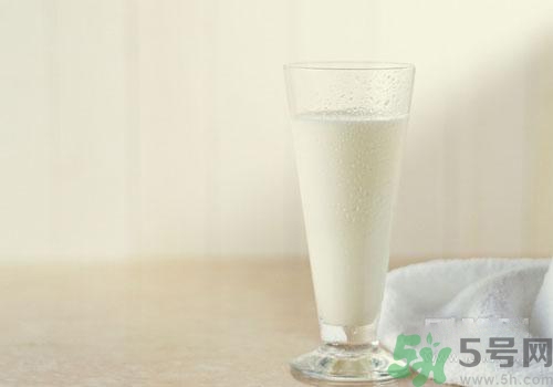 晚上喝純牛奶會長胖嗎？純牛奶什么喝比較好？