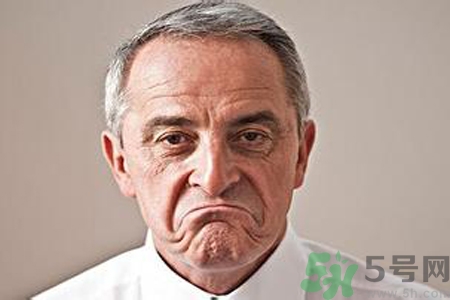 產(chǎn)生中年危機的原因是什么？男性中年危機的好發(fā)年齡？