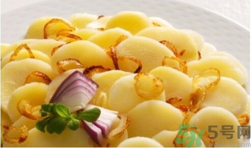 魷魚可以和土豆一起吃嗎?魷魚能和土豆同吃嗎? 魷魚可以和土豆一起吃嗎?魷魚能和土豆同吃嗎?