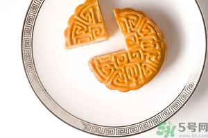 月餅的熱量高嗎？吃一個月餅會長胖嗎？