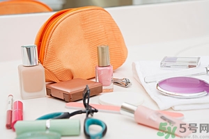 bb霜過(guò)期了還能用嗎？bb霜的保質(zhì)期一般是多久？