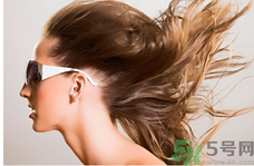 女人產(chǎn)后脫發(fā)是什么原因？產(chǎn)后脫發(fā)嚴(yán)重怎么辦？