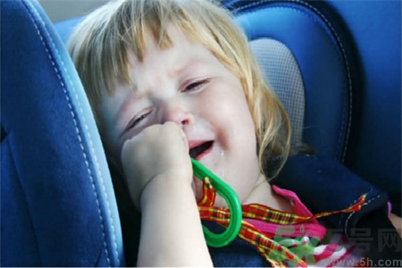 寶寶暈車吃什么好？如何避免寶寶暈車？