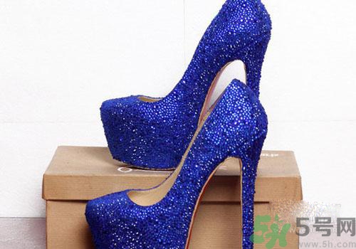 扁平足可以穿高跟鞋嗎？扁平足適合穿什么鞋？