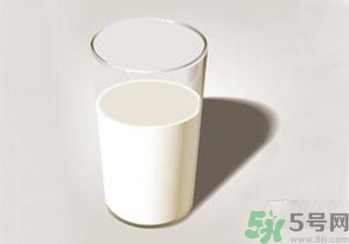 喝純牛奶會上火嗎？喝純牛奶有什么壞處？