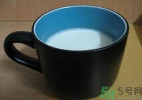 喝純牛奶會上火嗎？喝純牛奶有什么壞處？