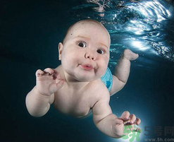 嬰兒游泳好不好？嬰兒游泳的好處及注意事項(xiàng)