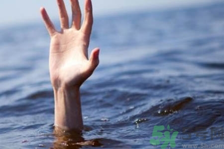 溺水怎么辦？溺水如何自救？