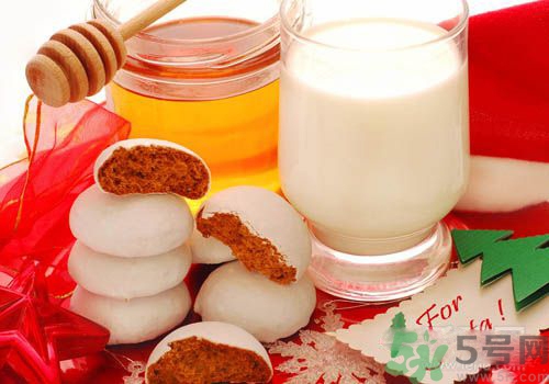 純牛奶和酸奶可以一起吃喝嗎？純牛奶和酸奶一起喝有什么好處？