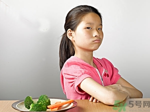 寶寶挑食不愛吃飯?jiān)趺崔k？寶寶挑食怎么辦？