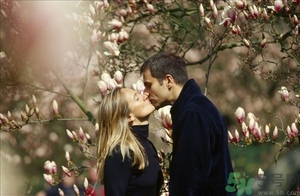 第一次接吻怎么接？和男生接吻沒(méi)感覺(jué)怎么辦？