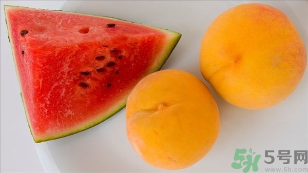 凍成冰的西瓜能吃嗎？吃西瓜拉肚子是怎么回事？